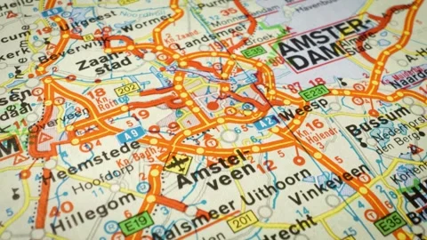 Macro glide across map showing urban road network toward Amsterdam, Netherlands Stockbeeldmateriaal 332798418