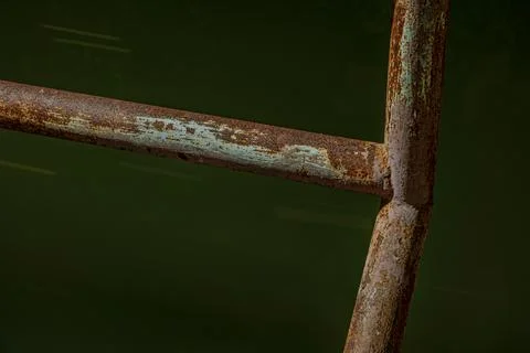 Macro of industrial iron railing pipe joint rust texture at night Stock-Fotos