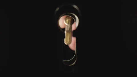 Macro Of Inserting Key In A Keyhole Of An Old Victorian Lock Видео 246591583