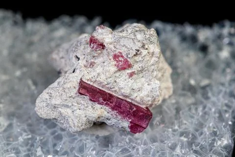 Macro mineral stone red beryl on a black background Stockfoto's