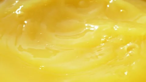Macro orange fruit slice falling down into fresh orange juice drink, slow motion 库存影片 142218528