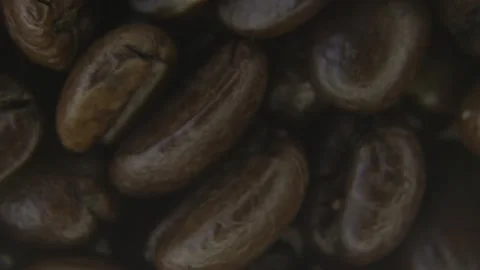 Macro Rotation of Roasted Coffee Beans Texture. 스톡 동영상 334575132