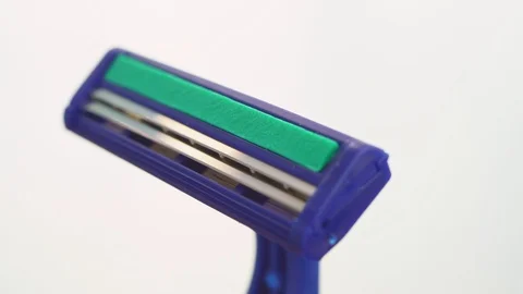 Macro rotation video shooting, disposable shaver, reflective blade Stock Footage 108632685