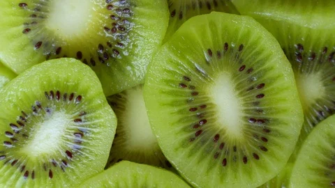 Macro rotation video shooting of slice kiwi fruit .Close up flesh of kiwi. Stock-Footage 127422551