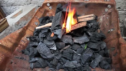 Macro shot to a coal fire 스톡 동영상 131664048