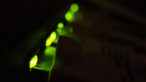 Macro shot dusty active network port switch with blinking green lights 스톡 동영상 111720470