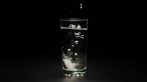 Macro shot of effervescent tablet dissolves with bubbles in pure water. Stock Footage 154630786