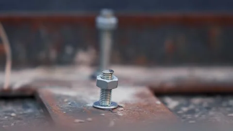 Macro Shot of Hammer Tapping Anchor Bolt in Metalwork Vidéo 347958737