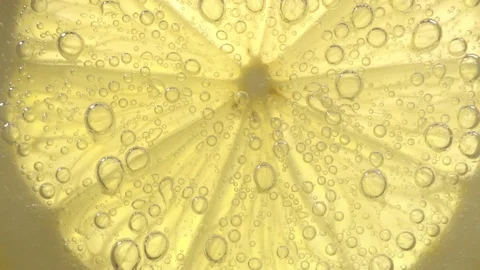 Macro shot of a lime slice in water bubbles 스톡 동영상 123129242