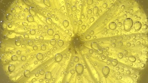 Macro shot of a lime slice in water bubbles 스톡 동영상 123833858