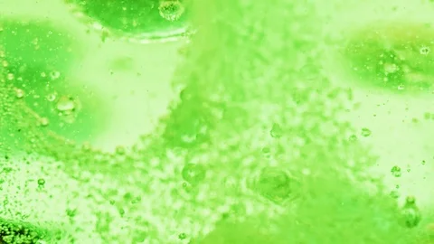 Macro shot of many small green bubbles sparkling in water and a big bubble Video stock 124671208