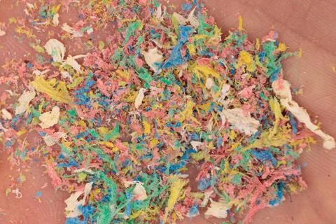 Macro shot of the micro plastic on the hand. Foto stock