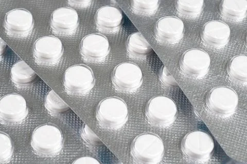 Macro shot pile of tablets pill in silver blister packaging background. Alumi Stock-Fotos