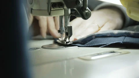 Macro shot of process of sewing male jacket with sewing machine. 4K Vídeo Stock 89665857