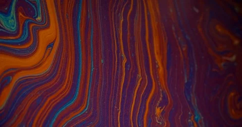 Macro shot: Surface of the soap film and the movement of rainbow streaks due to Stockbeeldmateriaal 114634005