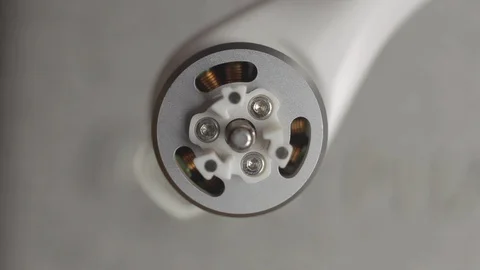 Macro shot top down brushless motor. Preparing a drone before flight, installing 库存影片 128631167