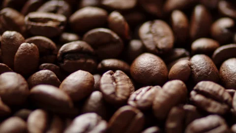 Macro slider shot moving across a pile of freshly roasted brown coffee bean.. Stock-Footage 337127461
