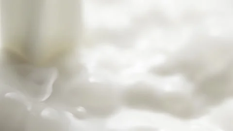 Macro slow motion pouring white milk, closeup splashing fresh drink with bubbles Stock-Footage 195148160
