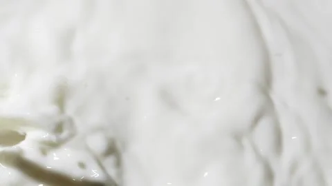 Macro slow motion pouring white milk, closeup splashing fresh drink with drops Video stock 236081665