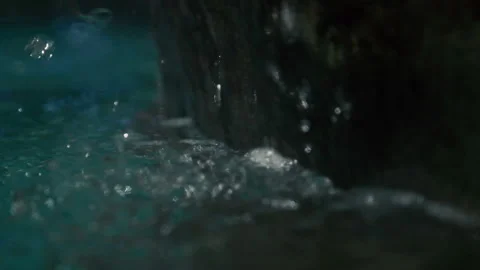 Macro of a small waterfall in slow motion 스톡 동영상 136656694