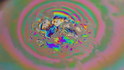 Macro soap bubble creates a colorful and psychedelic background. Rainbow colors Vídeo Stock 150565061