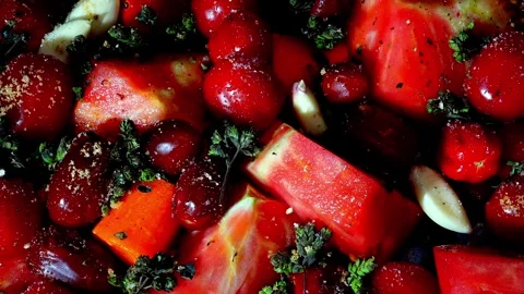 Macro spin zoom on fresh tomatoes, garlic cloves and herbs prepared for roasting Stock Footage 324293449