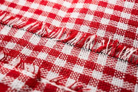 Macro texture of red and white fabric threads background with selective focus Foto stock