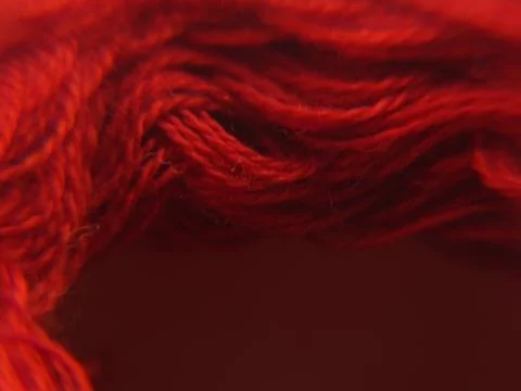 Macro texture of red cotton yarn with detailed fibers Stockfoto's