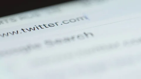 MACRO: Typing Twitter domain in browser bar Vídeo Stock 71904269