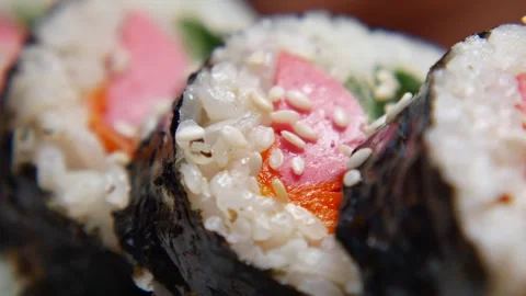 Macro video close up of delicious korean gimbap rolls with sesame seeds. Stock-Footage 332882241