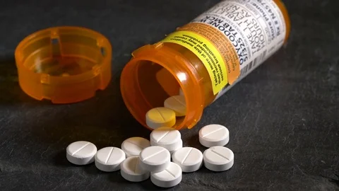 Macro video of Oxycodone Opioid tablets on slate table 스톡 동영상 81448589