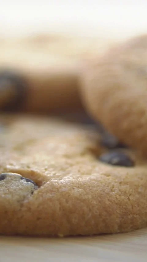 Macro view of baked chocolate chip cookies with texture Video stock 334168473