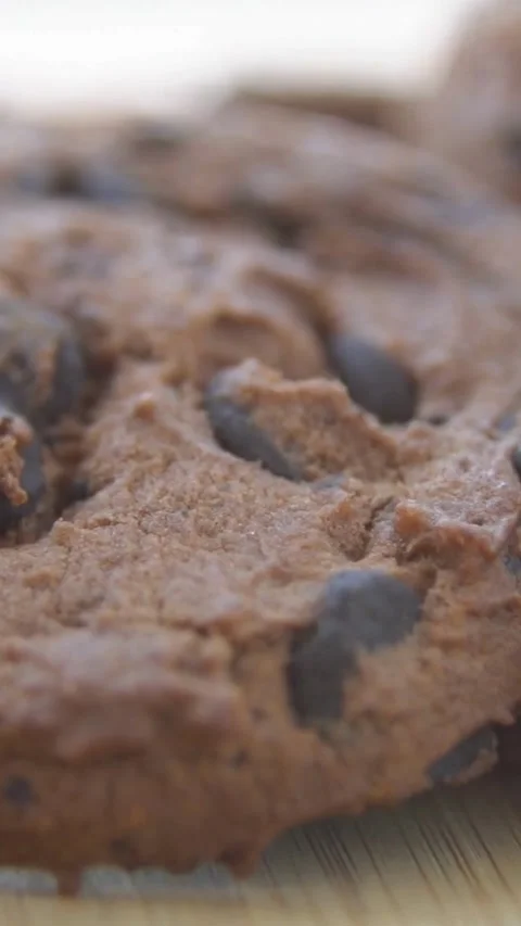 Macro view of chocolate chip cookies on wooden table Video stock 334169024