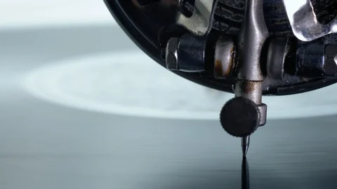 Macro view: Old vintage retro gramophone. Macro view of the needle. 4k 60fps Stock-Footage 103311557