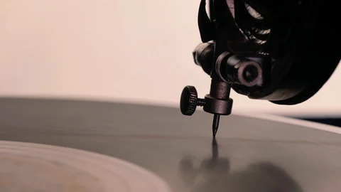 Macro view: Old vintage retro gramophone. Macro view of the needle. 4k 60fps Stock-Footage 103311809