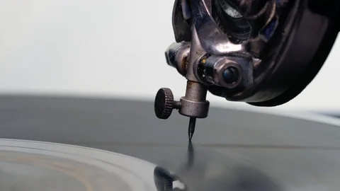 Macro view: Old vintage retro gramophone. Macro view of the needle. 4k 60fps Stockbeeldmateriaal 103312201