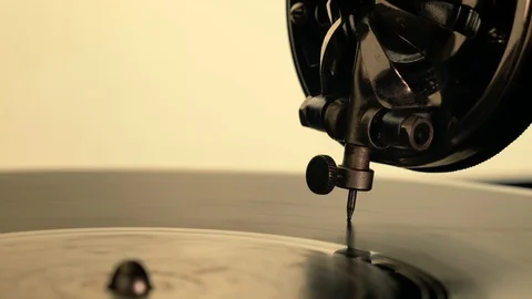 Macro view: Old vintage retro gramophone. Macro view of the needle. 4k 60fps Stock-Footage 103313239