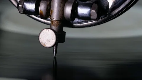 Macro view: Old vintage retro gramophone. Macro view of the needle. 4k 60fps Stock-Footage 103314071