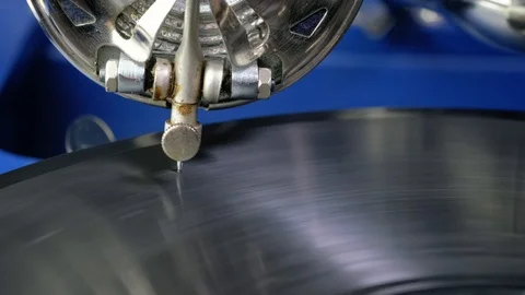Macro view: Old vintage retro gramophone. Macro view of the needle. 4k 60fps Stock-Footage 103315257