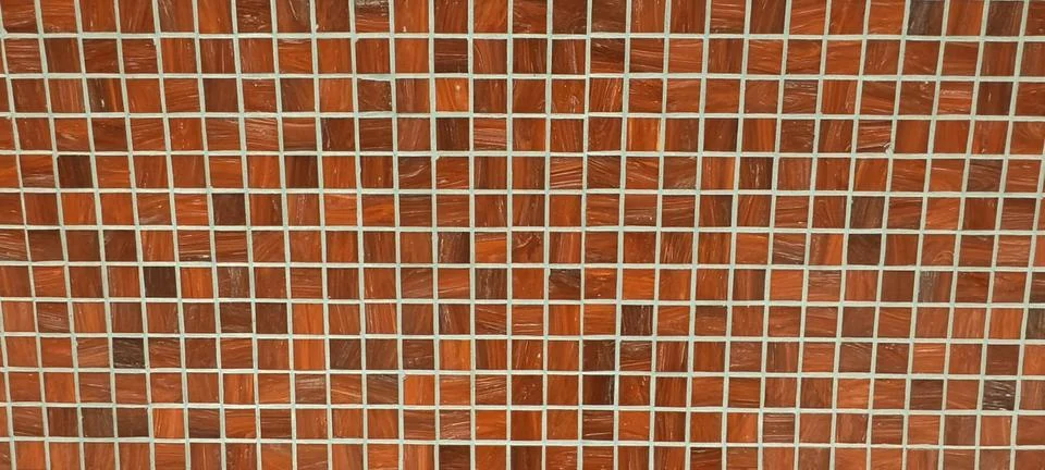 Macro view of reddish‑brown square tiles with subtle marbled streaks 库存照片