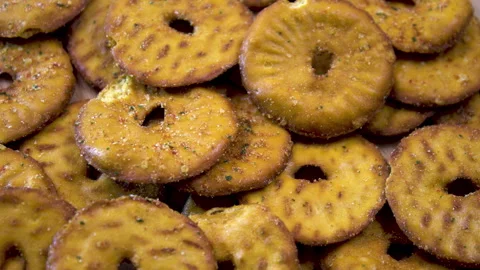 Macro view of seasoned ring shaped snack chips, close-up Vídeo Stock 345610976