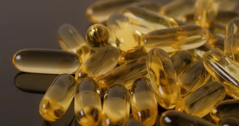 Macro view: Vitamins supplements pills omega 3. Fish oil capsules. 4k. 50fps Stockbeeldmateriaal 108101192
