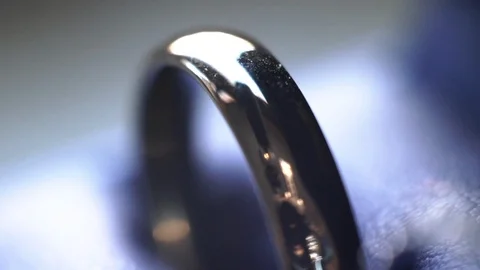 Macro of wedding bands in a blue box Stock-Footage 104659691