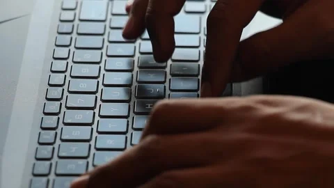 Macro to a young male hands typing on a keyboard with natural light Vídeos de archivo 323772697