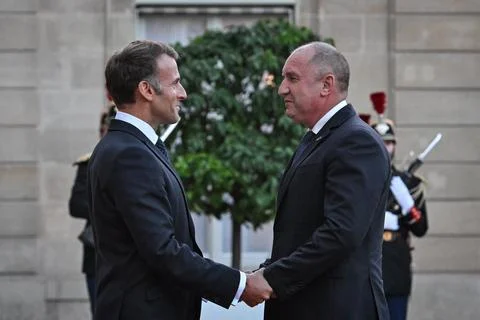 Macron hosts bilateral talks on sidelines of International Space Summit, Paris,  Foto stock
