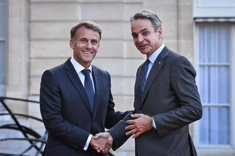 Macron, Mitsotakis hold talks on sidelines of International Space Summit, Paris, Stock-Fotos