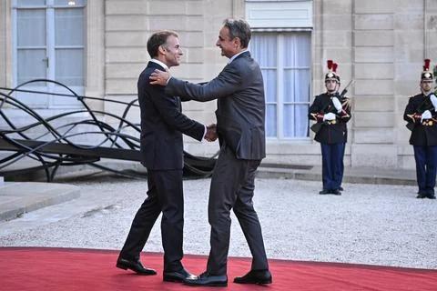 Macron, Mitsotakis hold talks on sidelines of International Space Summit, Paris, Stock-Fotos