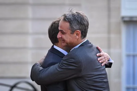 Macron, Mitsotakis hold talks on sidelines of International Space Summit, Paris, Foto stock