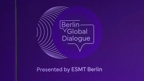 Macron participates in the second Global Dialogue in Berlin, Berlín, DE - 02 Oct 库存影片 286366348
