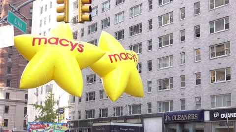 Macys star balloons at beginning of 89th annual parade 4k Video stock 57828102